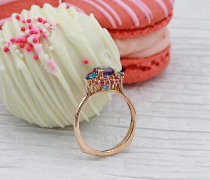 Anillo de zafiro morado natural con halo colorido