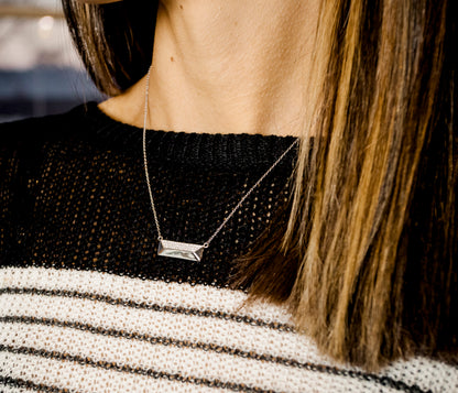 Collar dorado con cristales pavé rectangulares