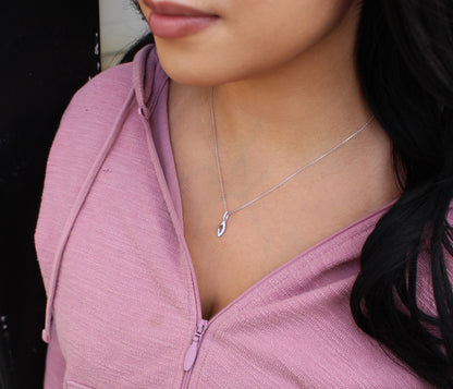 Collar de plata con cristales pavé y marquesa en miniatura