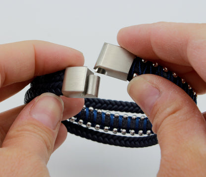 Pulsera de cuero con barra negra