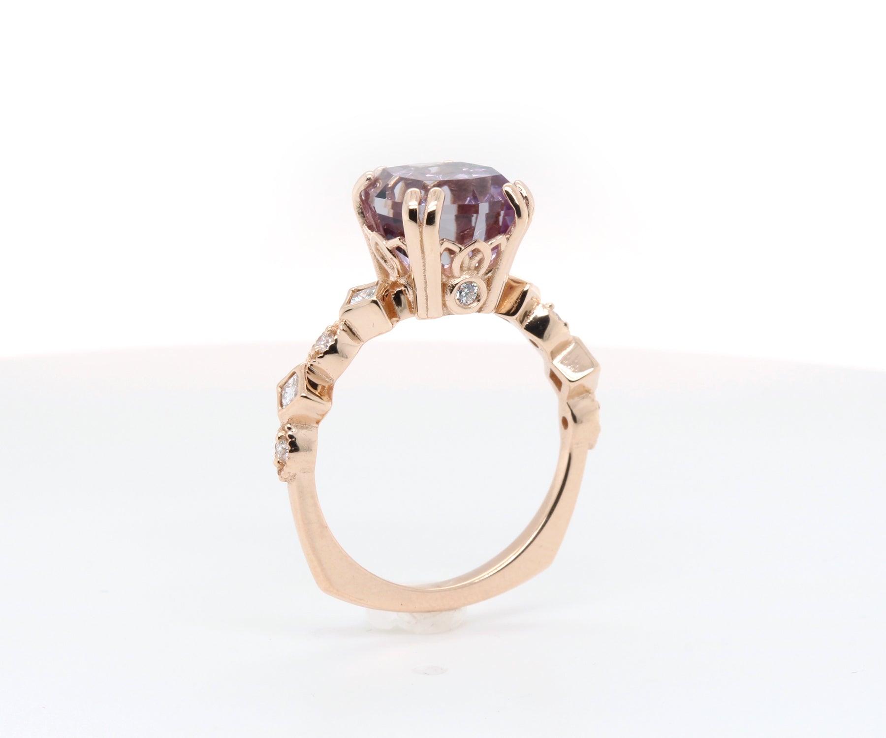 Anillo de oro rosa con diamantes y amatista rosa Starburst