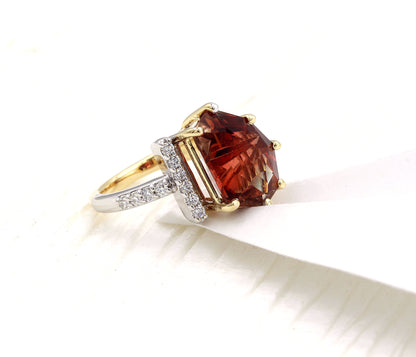 Anillo Art Déco dorado con halo de ágata musgosa y hexágono