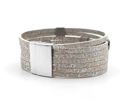 Elegante pulsera de cuero dorado y gris con estampado animal