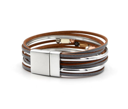 Elegante pulsera de cuero dorado y gris con estampado animal