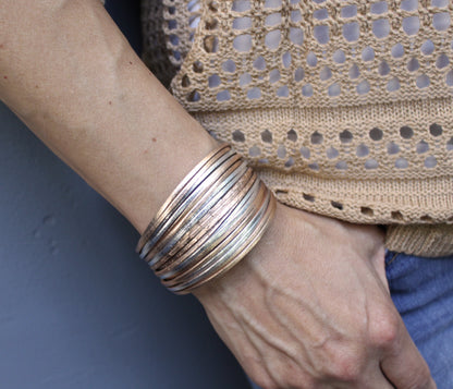 Pulsera de cuero con barra negra