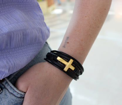 Pulsera de cuero con barra negra