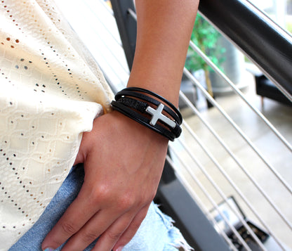 Pulsera de cuero con barra negra