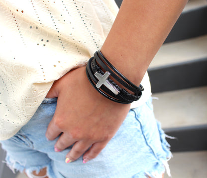 Pulsera de cuero con barra negra