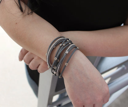 Pulsera de doble vuelta con bisel gris mate y diamantes de imitación