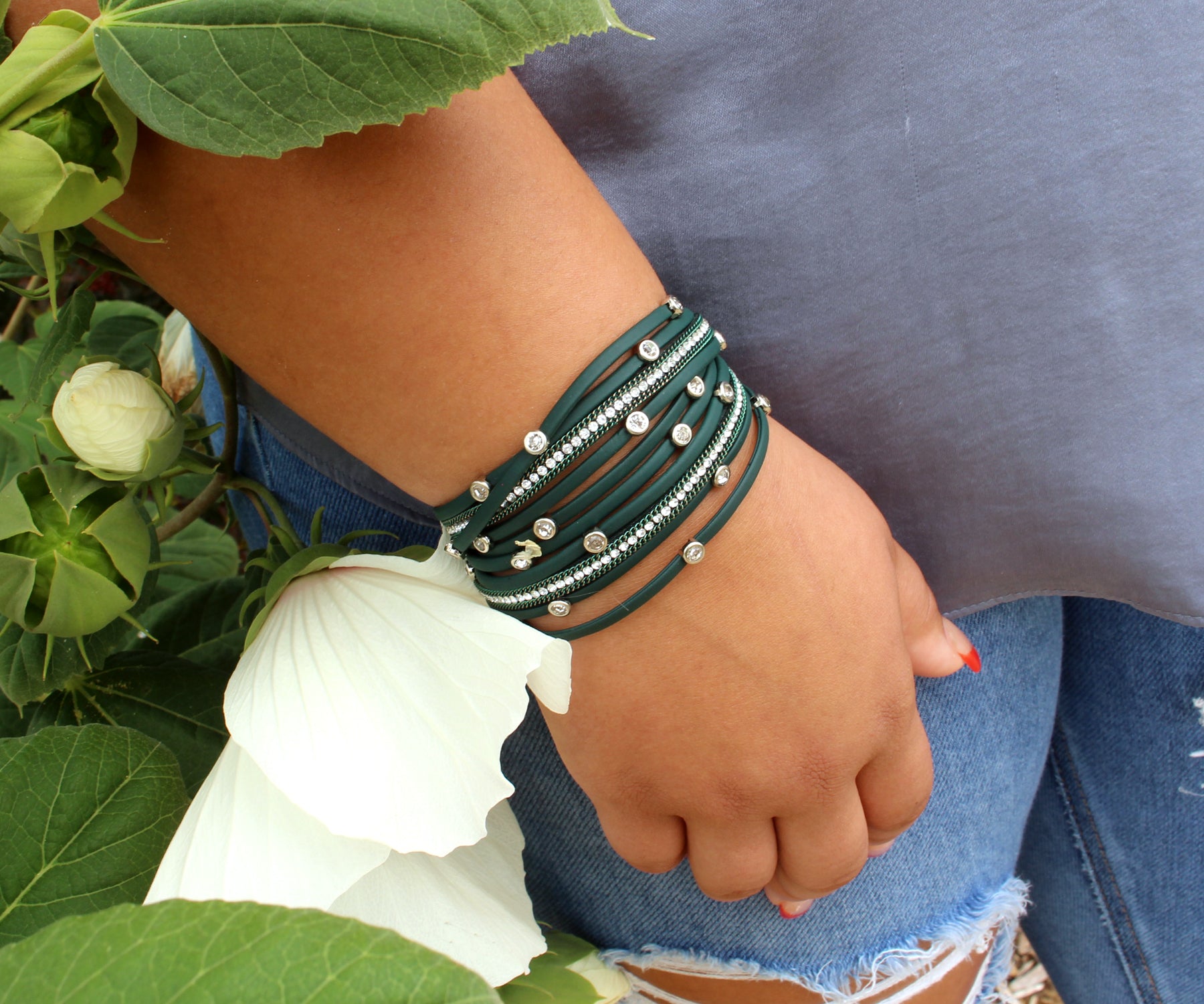 Pulsera de doble vuelta con bisel de diamantes de imitación verde mate