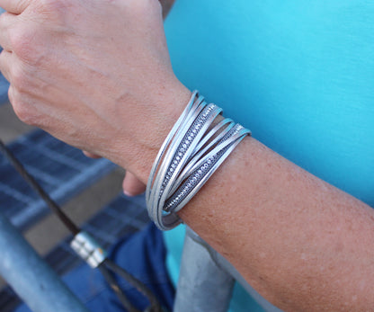 Pulsera doble vuelta de plata metalizada brillante