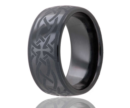Anillo de cerámica con cruz grabada con láser en color negro