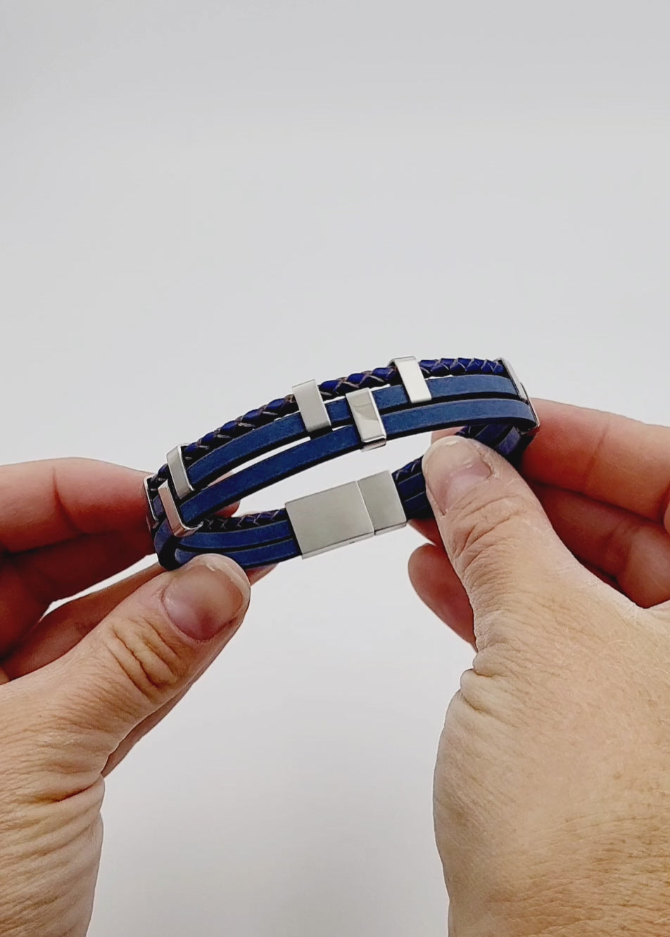 Pulsera de cuero con barra negra