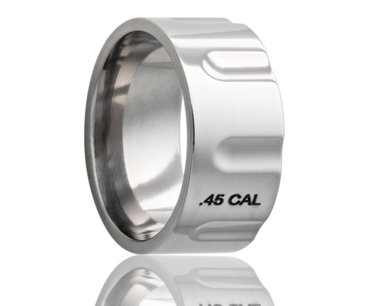 Anillo de titanio plano grabado con láser calibre 45
