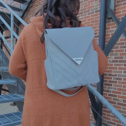 Mochila cruzada de piel auténtica de color azul prusiano