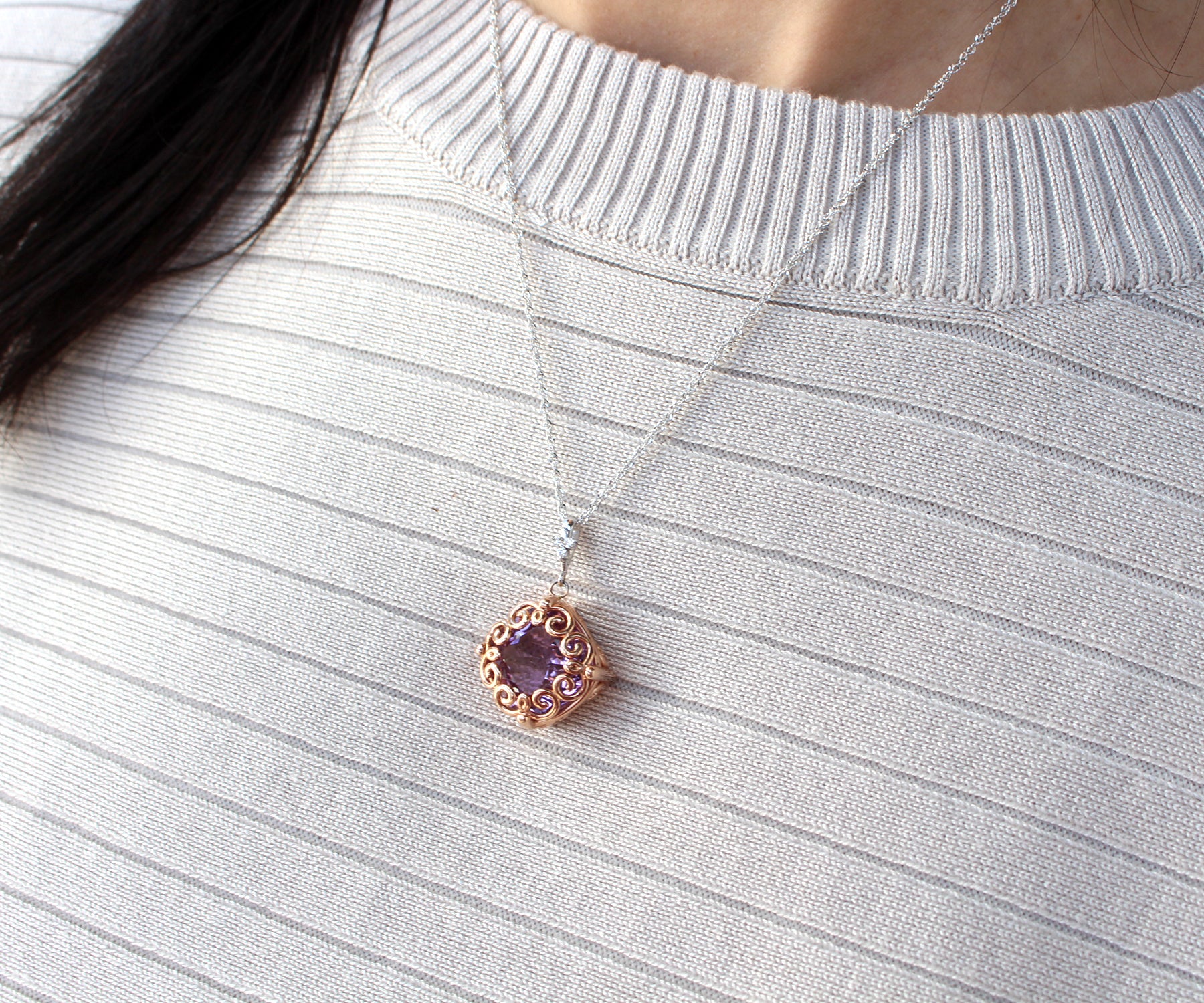 Collar de amatista y diamantes en espiral