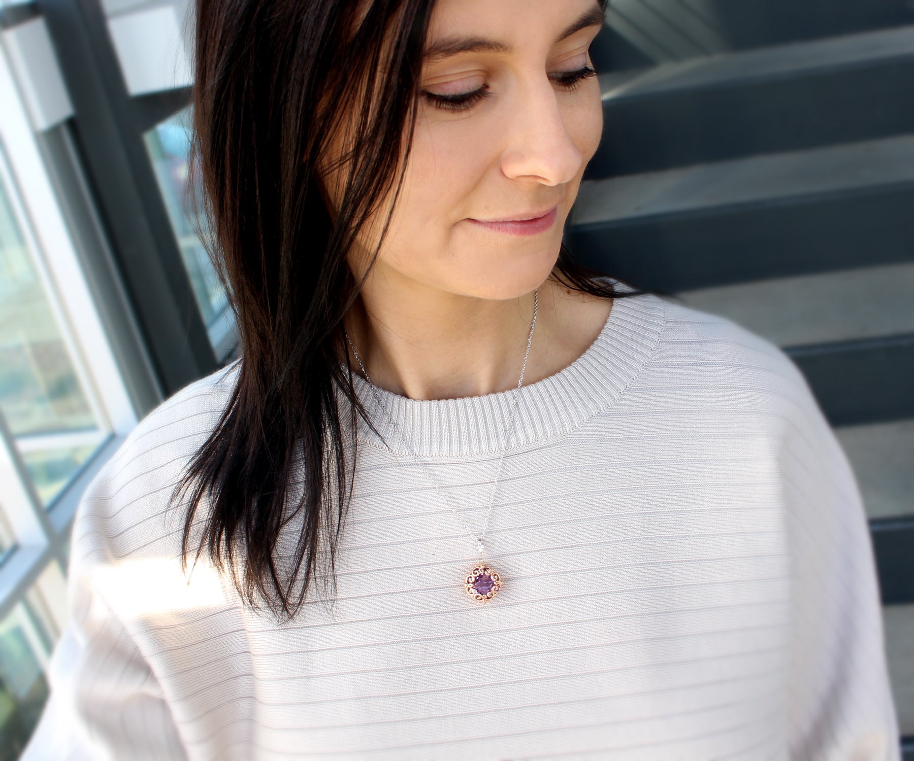 Collar de amatista y diamantes en espiral