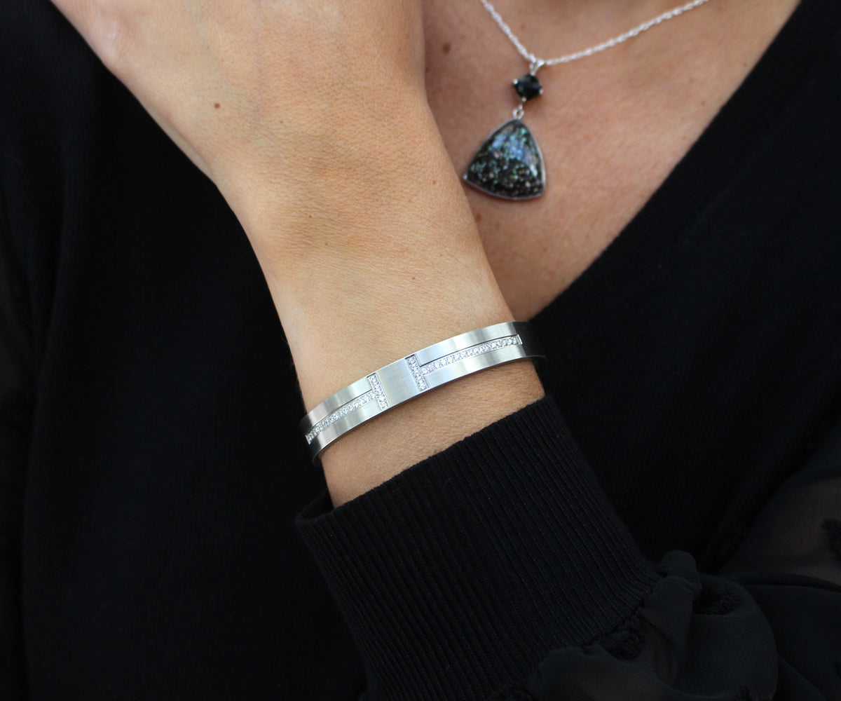 Pulsera de acero inoxidable con diseño pavé de Harmony
