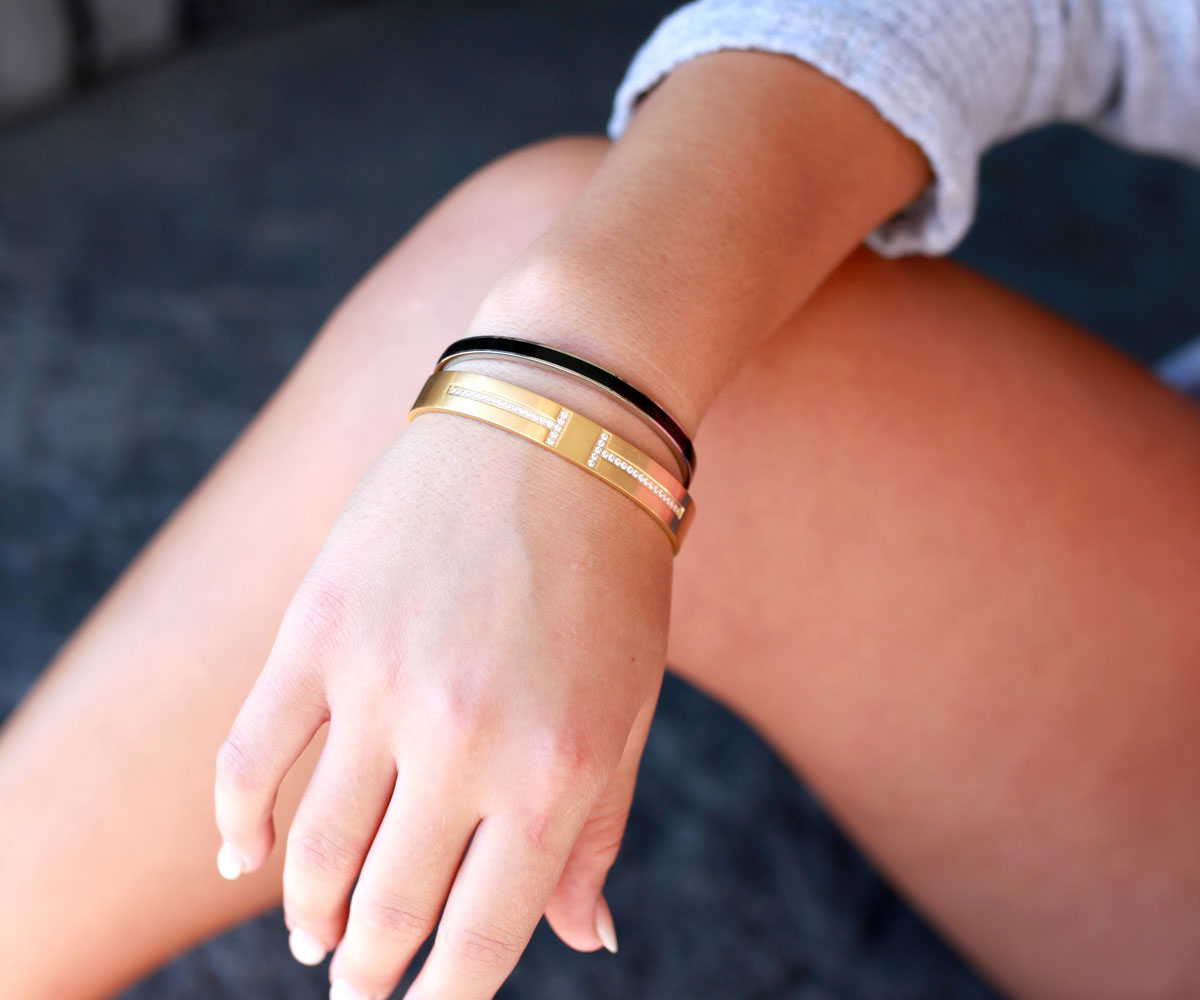 Pulsera de acero inoxidable con esmalte negro