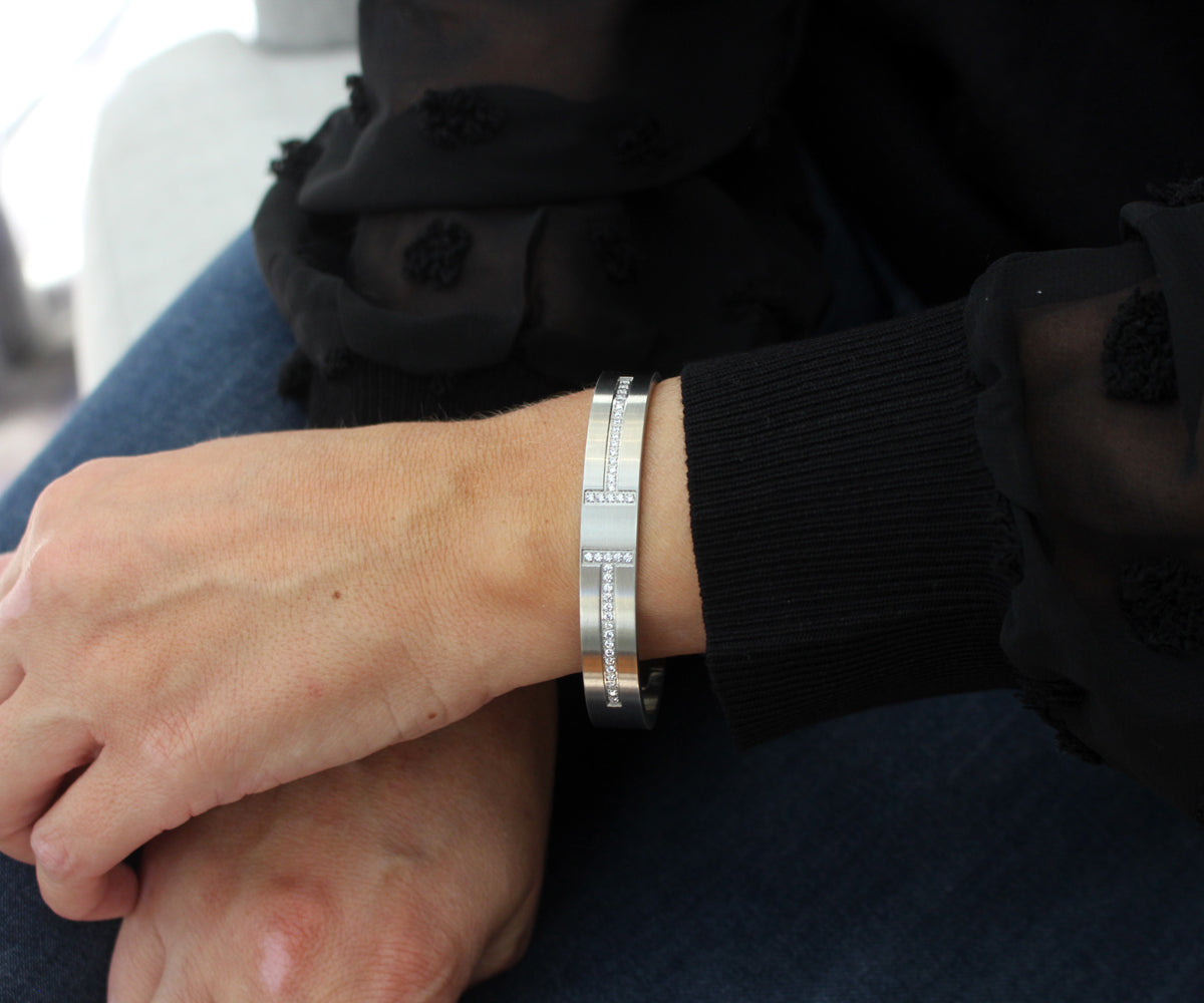 Pulsera de acero inoxidable con diseño pavé de Harmony