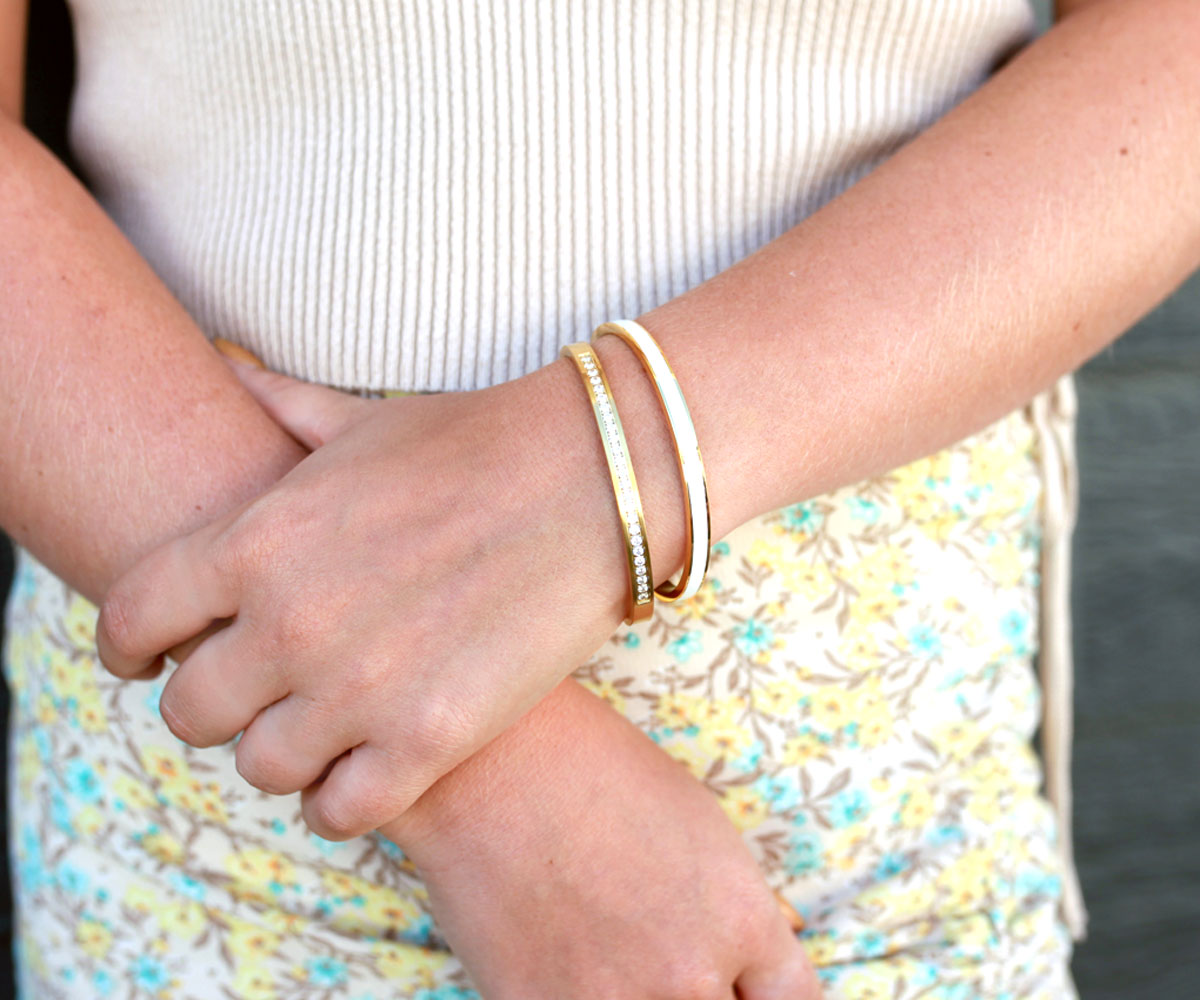 Pulsera de oro y esmalte blanco
