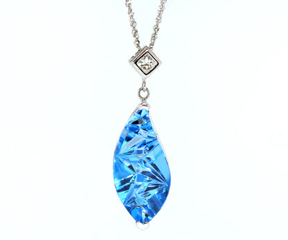 Collar personalizado de topacio azul y diamantes curvados