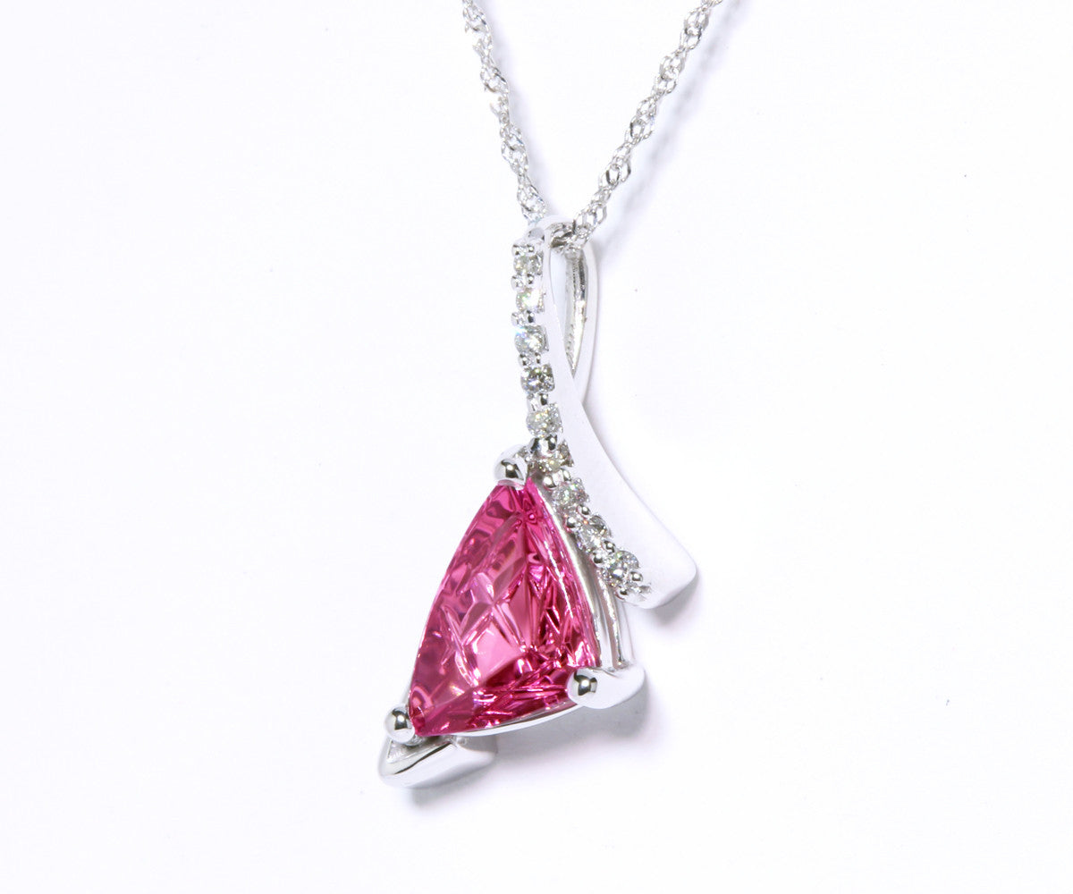 Collar moderno de turmalina rosa y diamantes