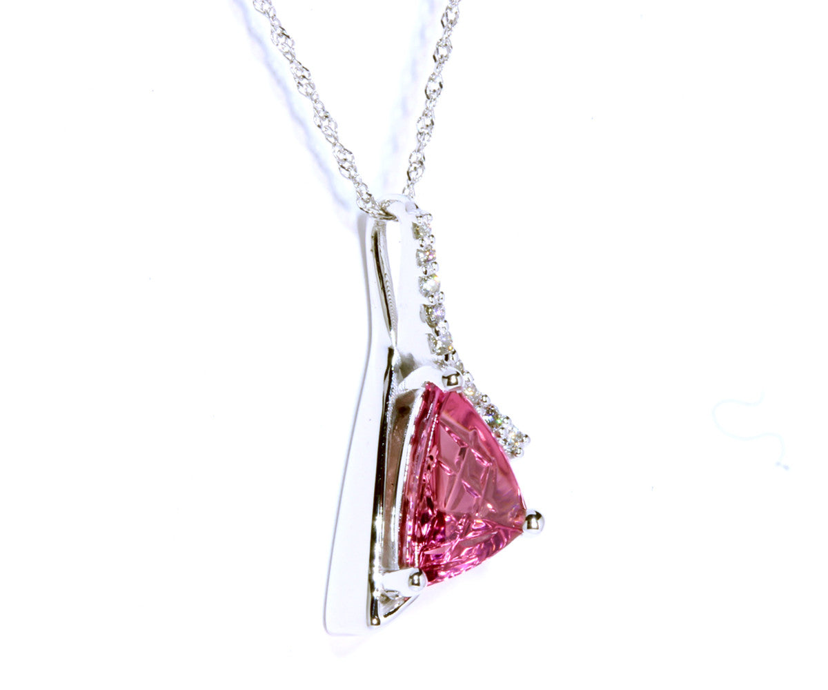 Collar moderno de turmalina rosa y diamantes