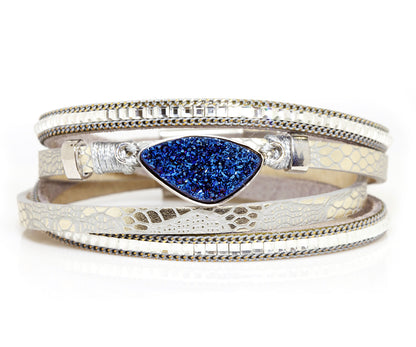 Pulsera de cuero con drusa azul de doble vuelta