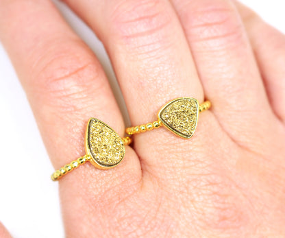 Anillo de oro vermeil con drusa en forma de lágrima de oro de 18 k 