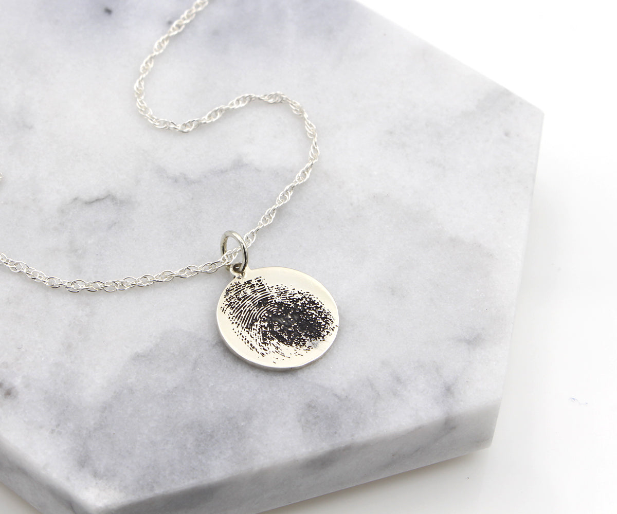 Collar de plata de ley redondo con huella dactilar como recuerdo