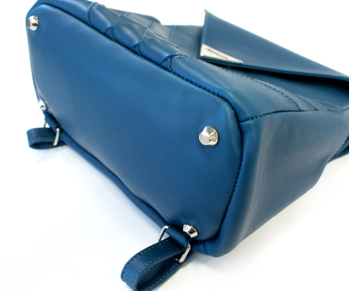 Mochila cruzada de piel auténtica de color azul prusiano