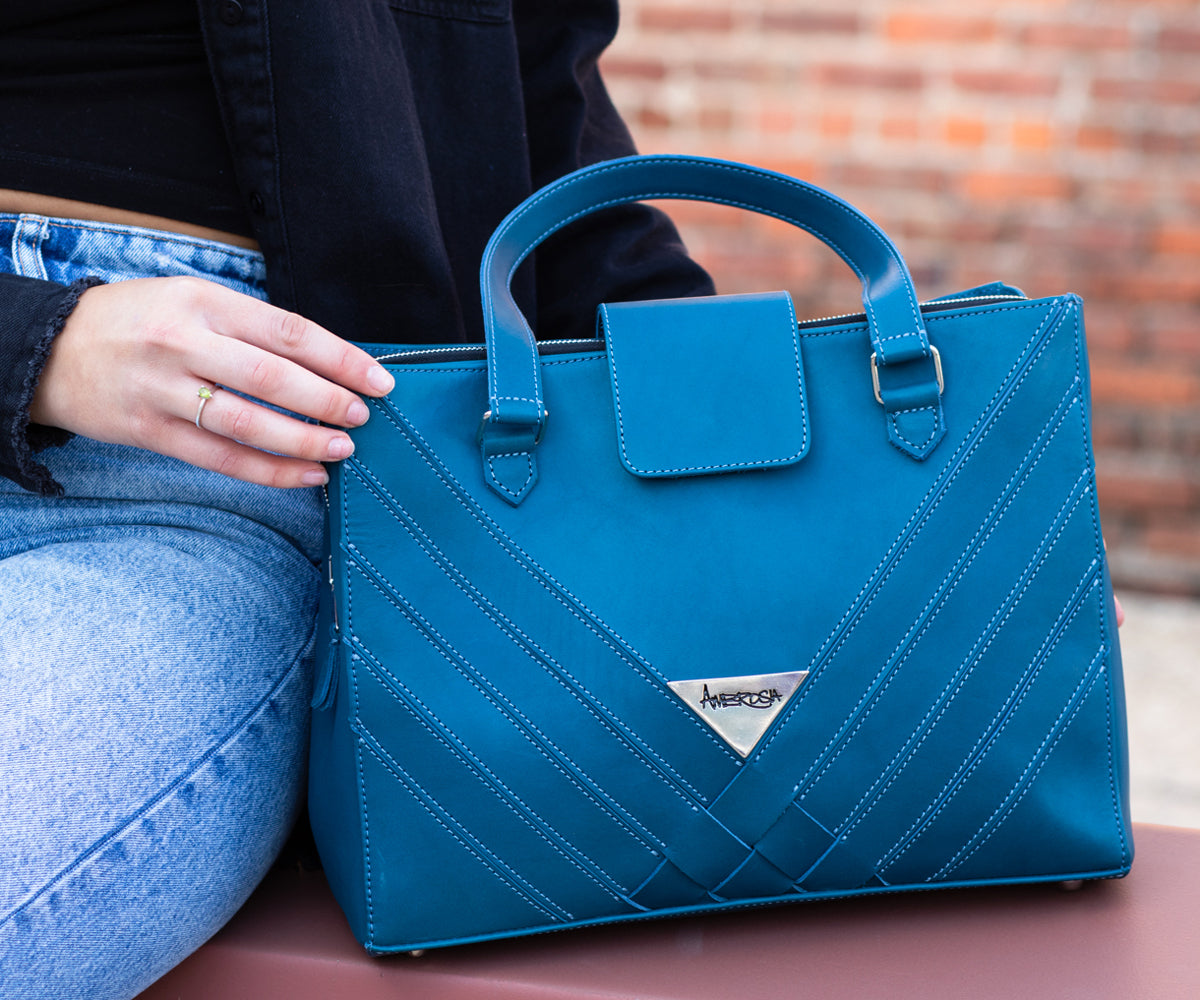 Cartera cruzada de piel auténtica en azul prusiano