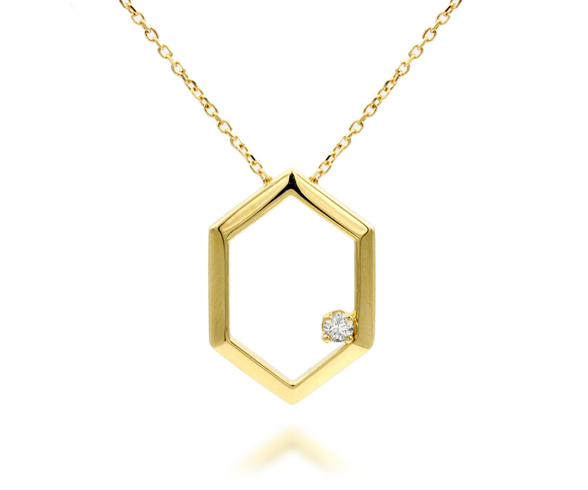 Collar solitario de diamantes con hexágono dorado