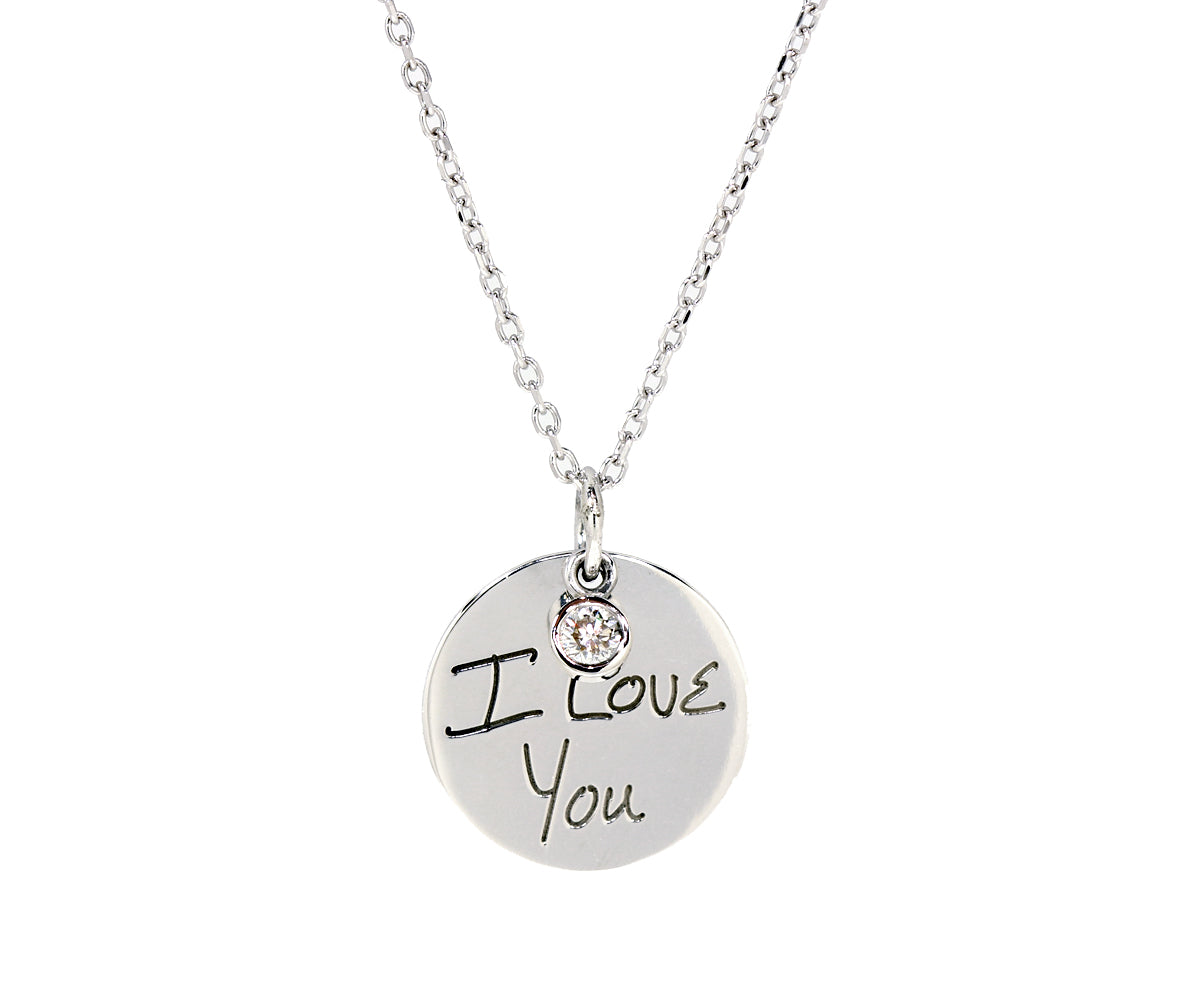 Collar de plata con diamantes como recuerdo personal escrito a mano