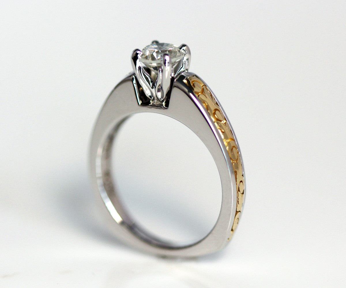 Anillo de bodas vintage grabado en dos tonos