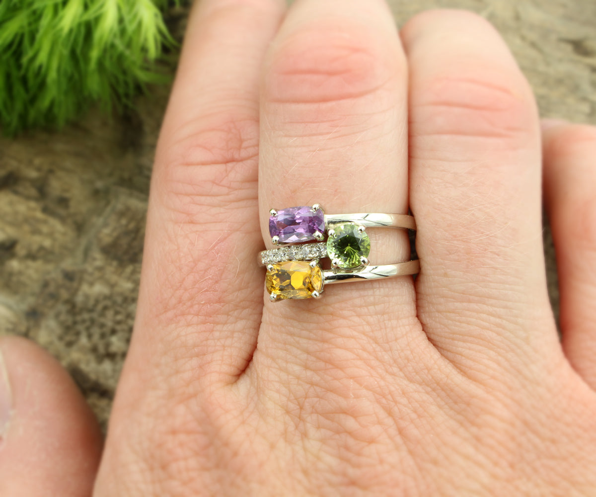 Anillo de turmalina y granate de varias filas de colores