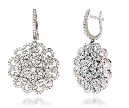 Pendientes redondos con diseño floral vintage