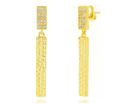 Pendientes largos rectangulares de cristal martillado dorado