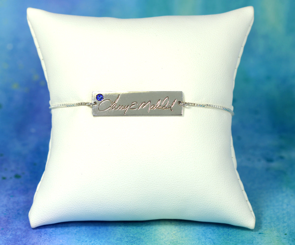 Pulsera personalizada con firma grabada como recuerdo
