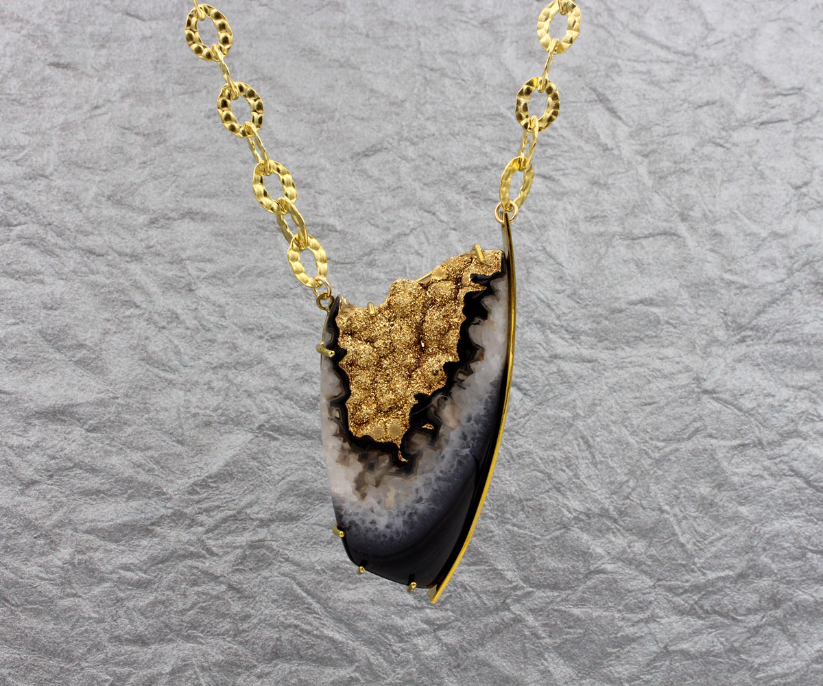 Collar llamativo con drusa en oro de 18 quilates