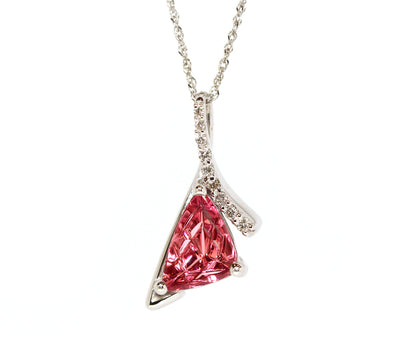 Collar moderno de turmalina rosa y diamantes