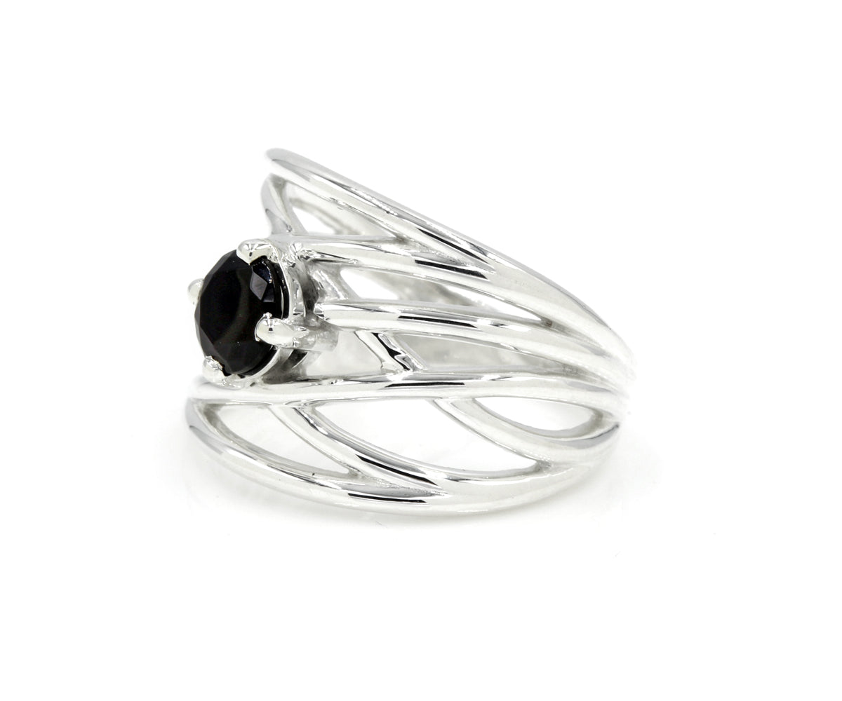 Anillo ancho con diseño llamativo de ónix negro