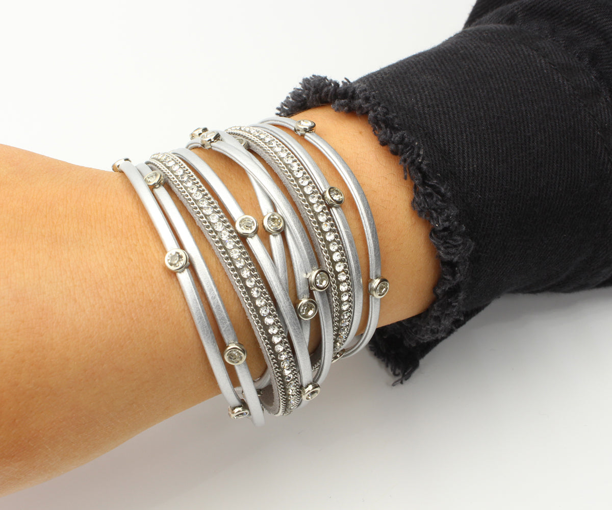 Pulsera de doble vuelta con bisel plateado y diamantes de imitación