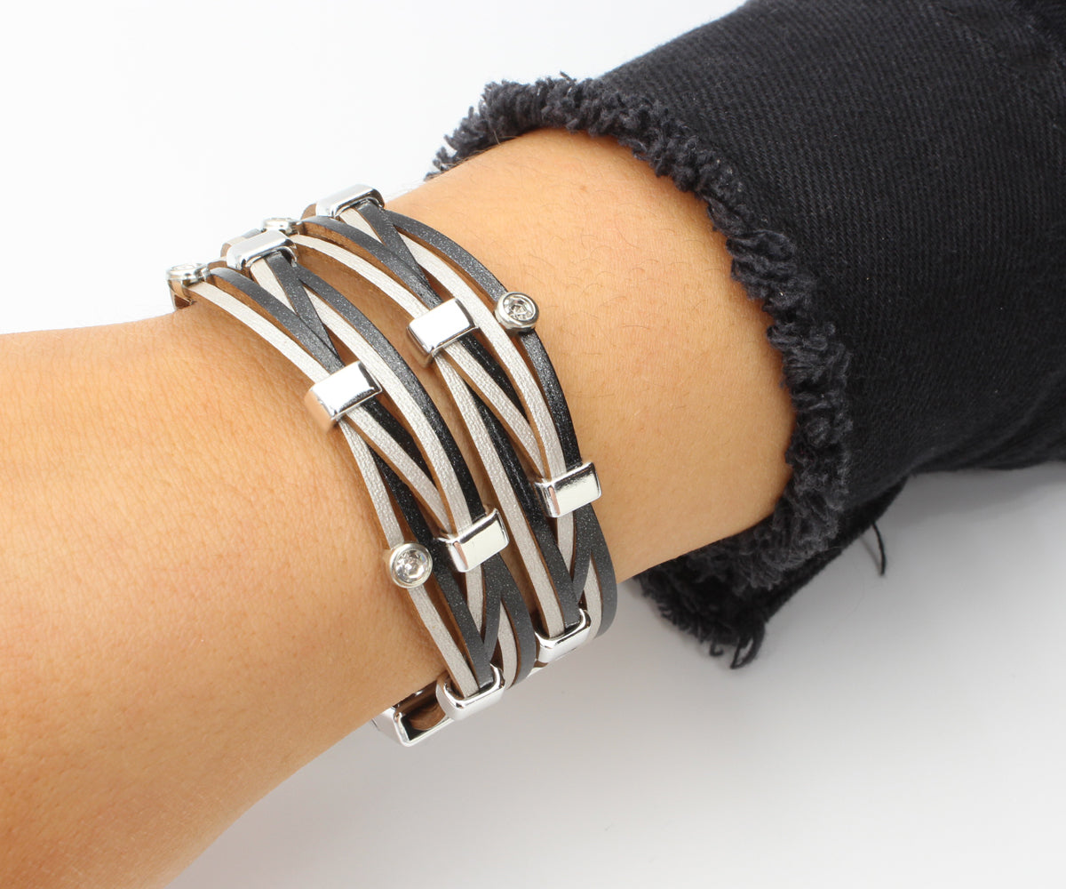 Pulsera de cuero con diamantes de imitación de plata y metal negro