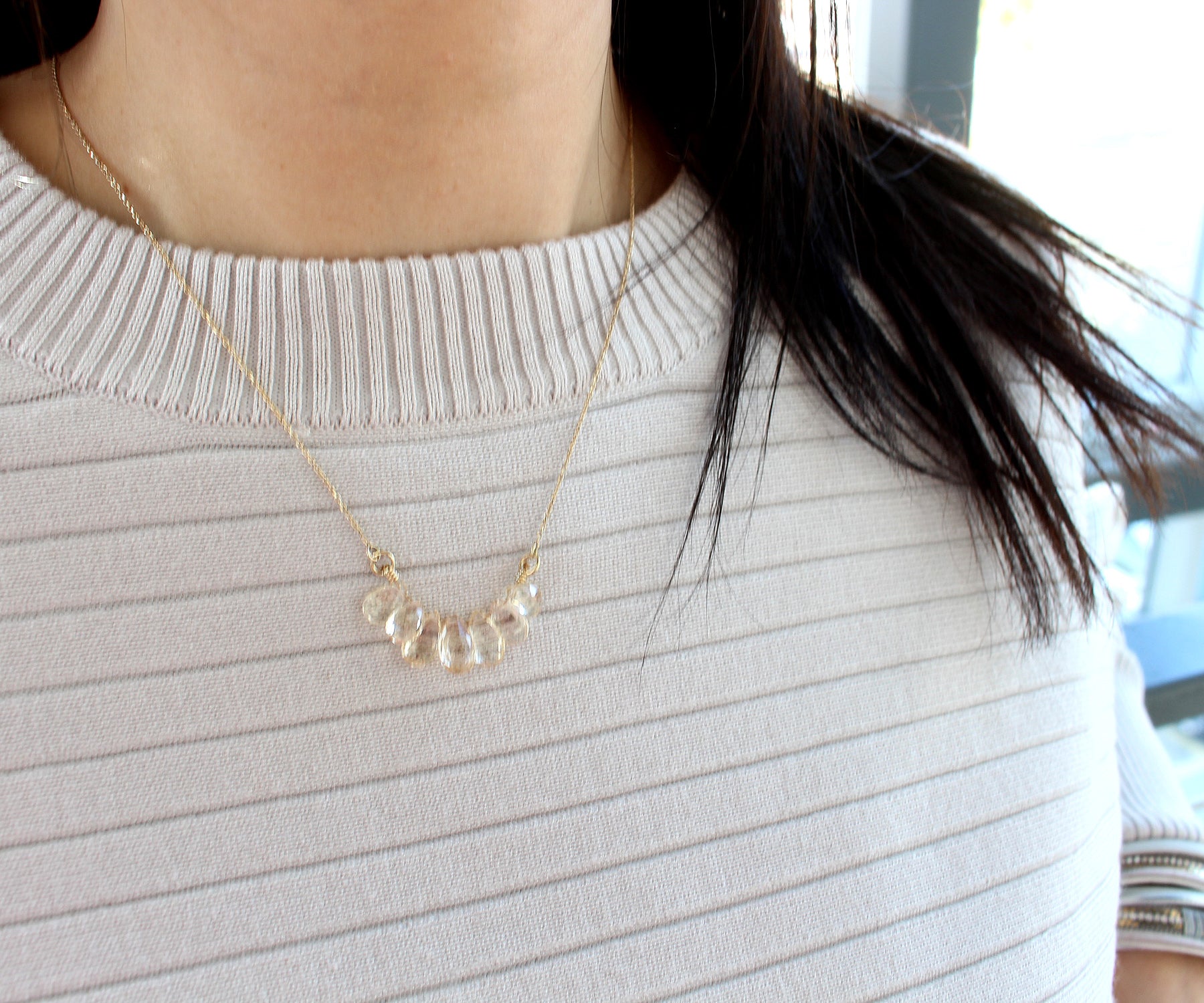 Collar de aguamarina amarilla genuina en forma de briolette de oro de 14 k