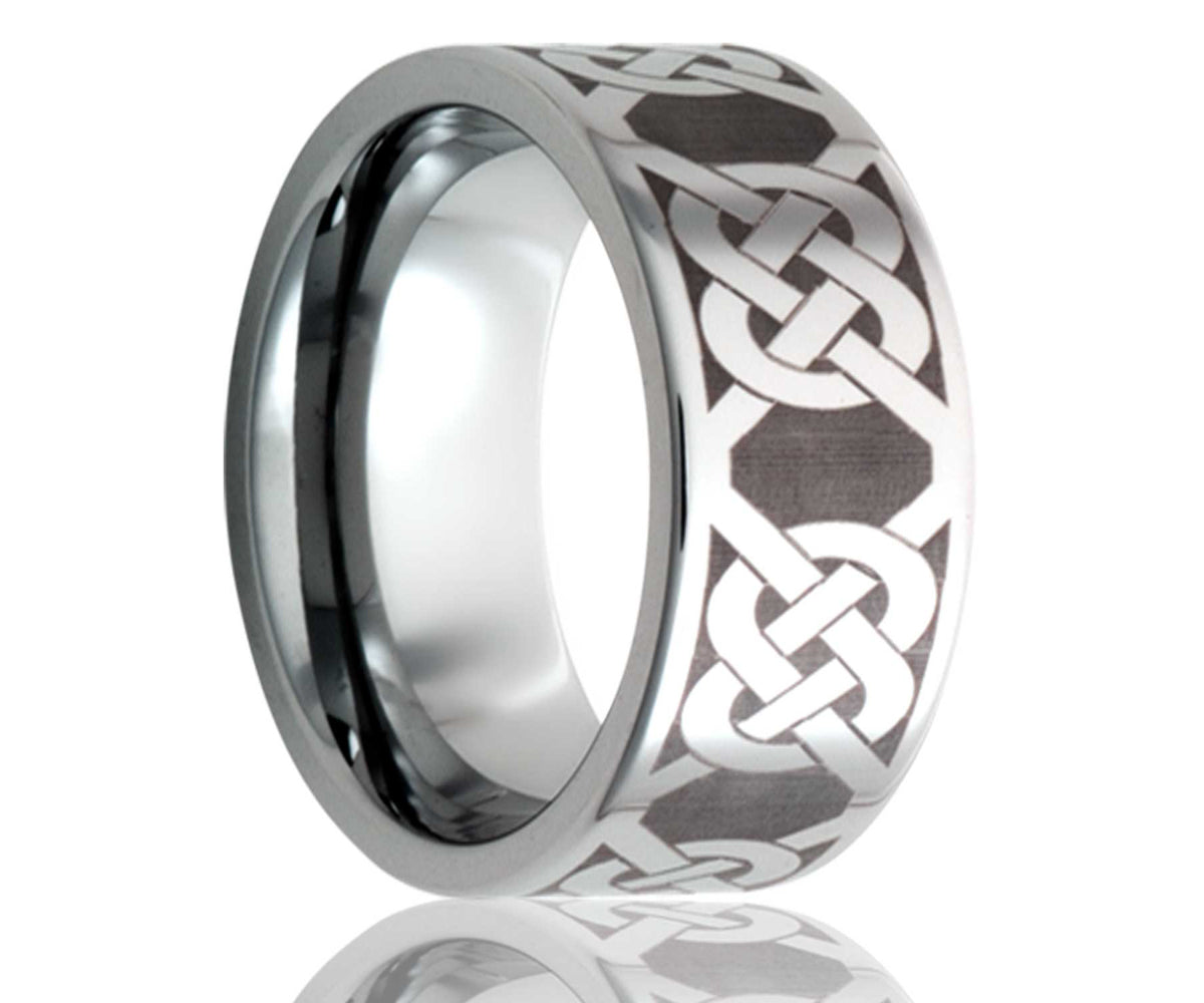Anillo de titanio con nudo infinito grabado con láser