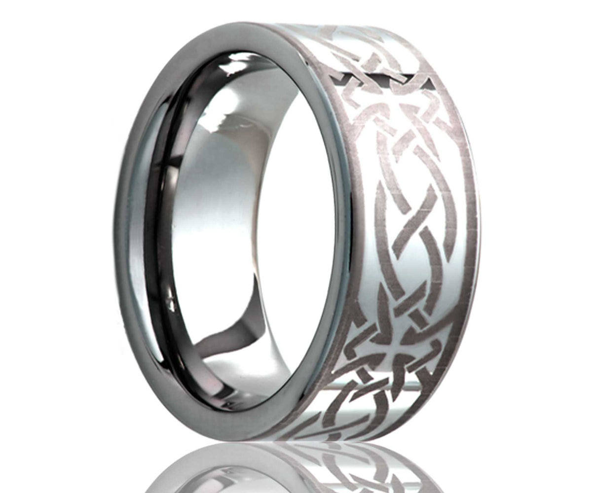 Anillo de titanio con cruz plana grabada con láser